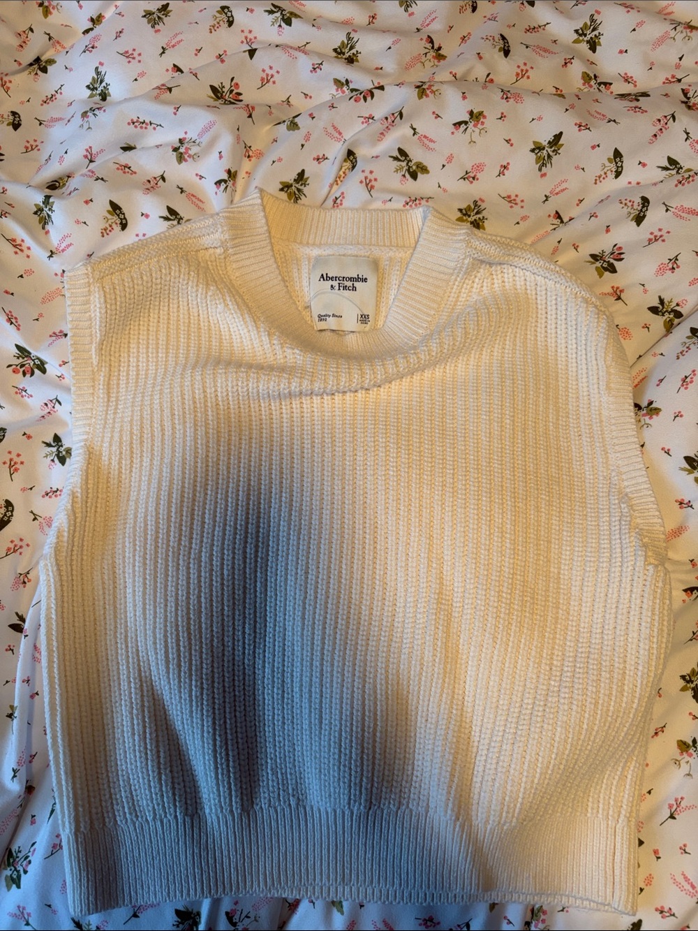 Abercrombie & Fitch Cream Ribbed Sleeveless Crew Sweater Vest